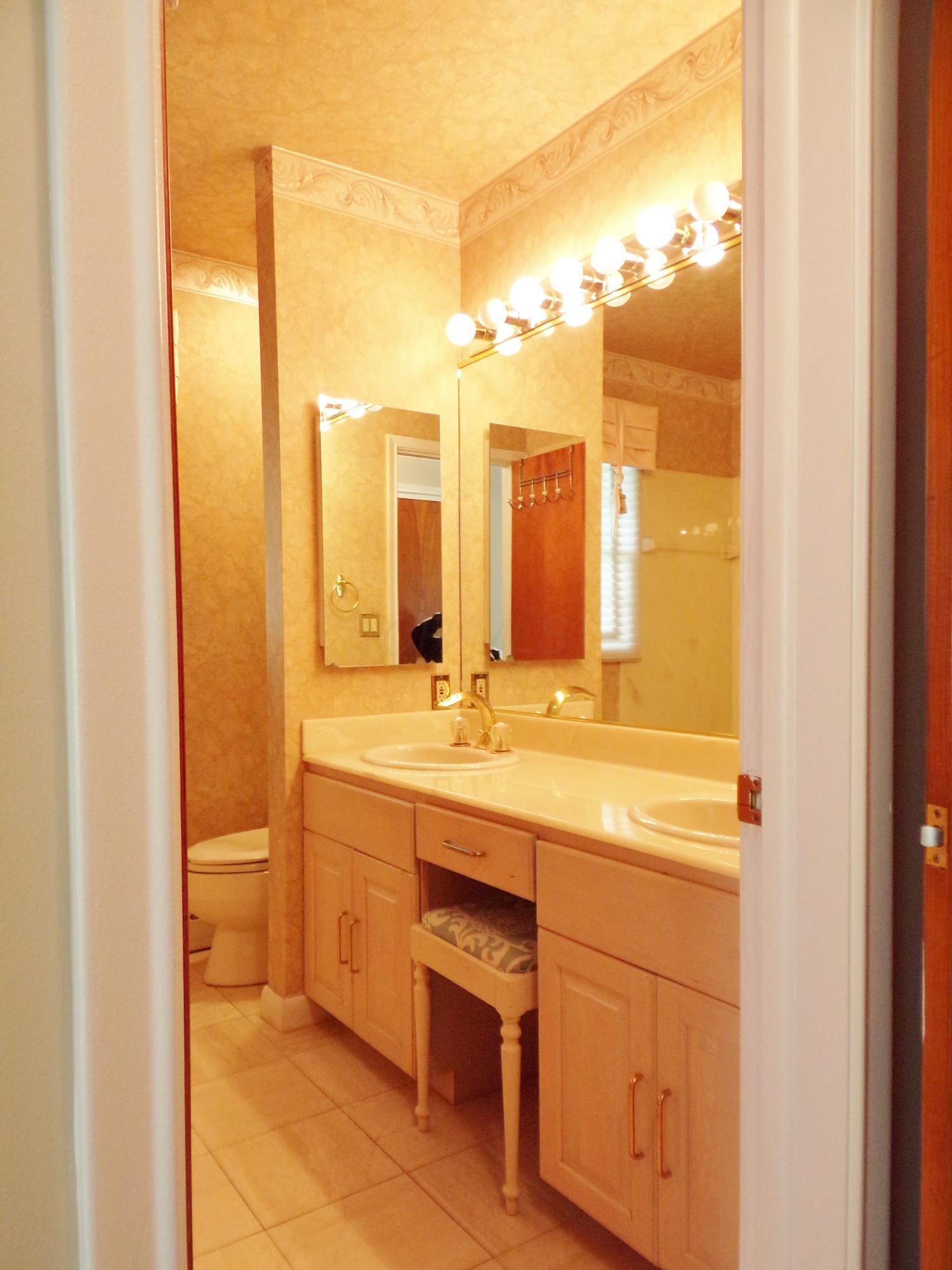 1892 Harwitch Road Upper Arlington, OH 43221 - Photo 14 of 32