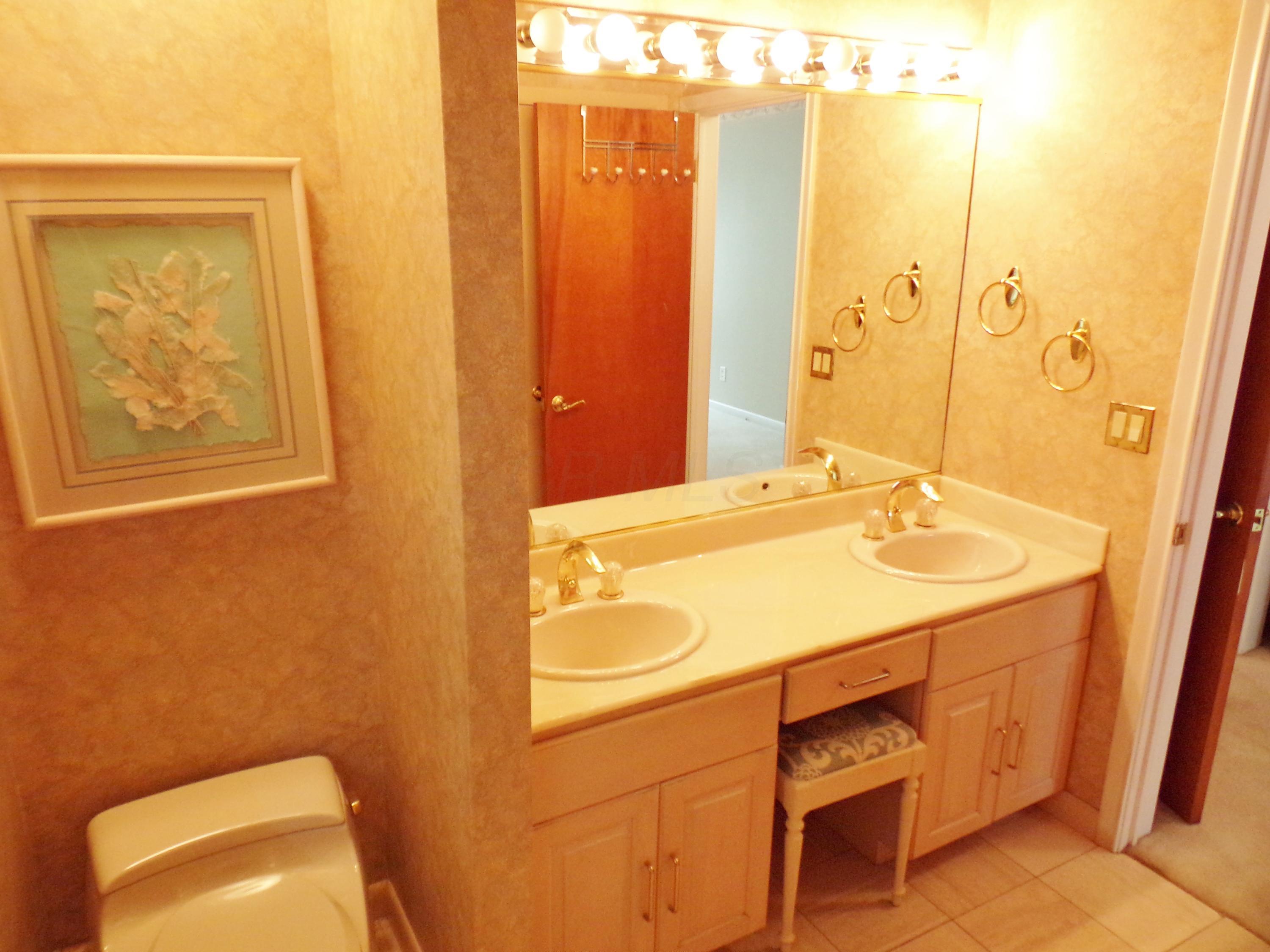 1892 Harwitch Road Upper Arlington, OH 43221 - Photo 17 of 32