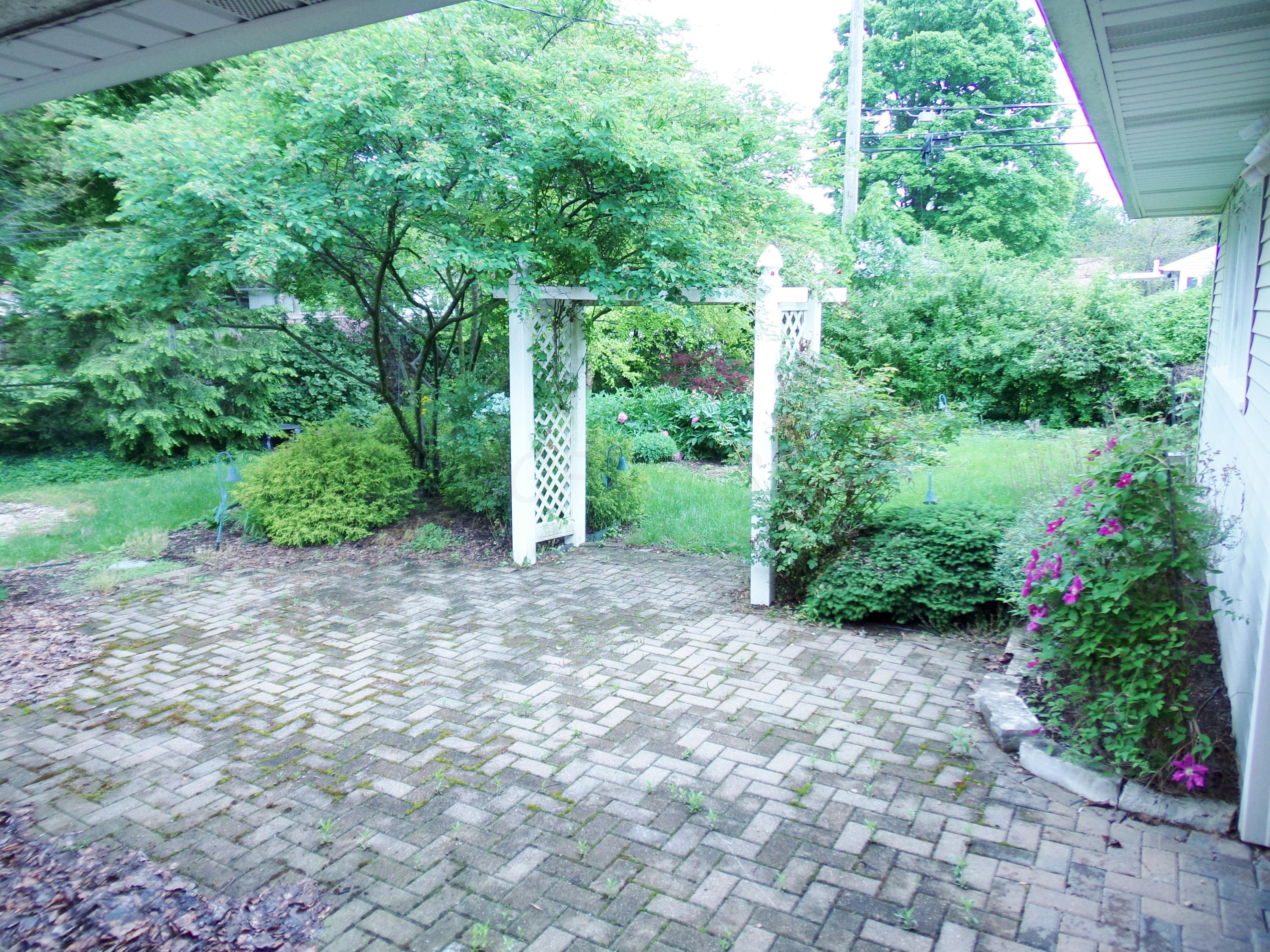 1892 Harwitch Road Upper Arlington, OH 43221 - Photo 27 of 32