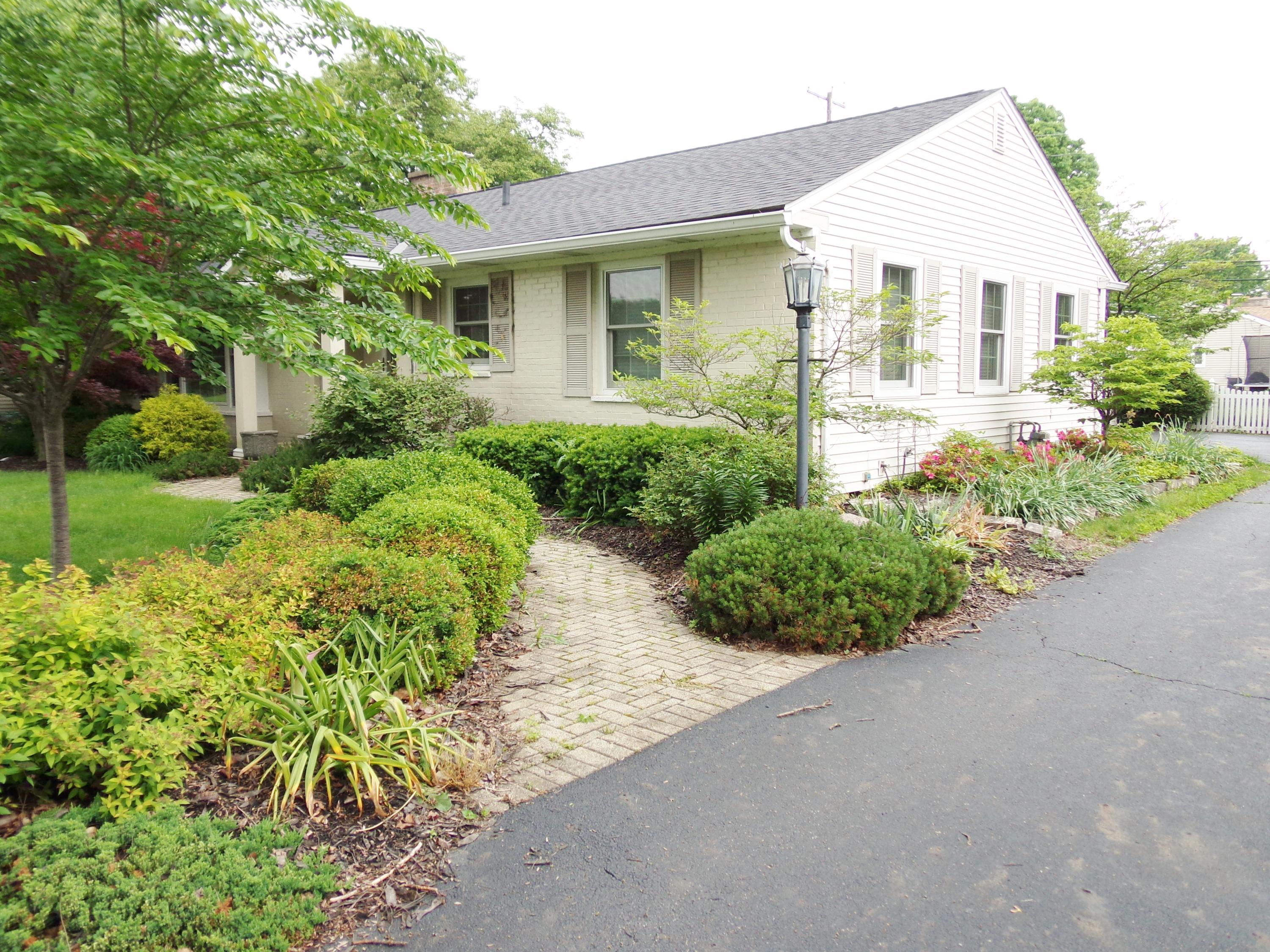 1892 Harwitch Road Upper Arlington, OH 43221 - Photo 4 of 32