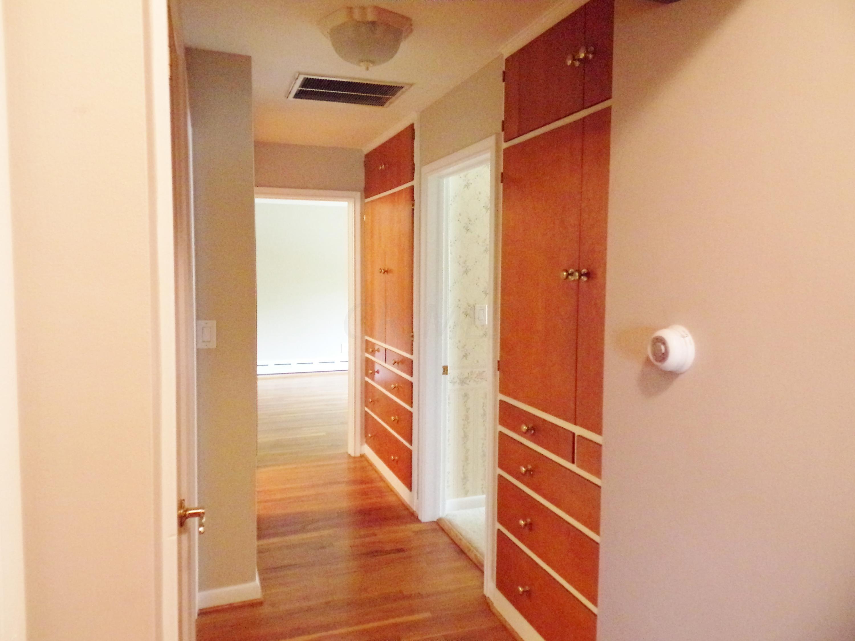 1892 Harwitch Road Upper Arlington, OH 43221 - Photo 10 of 32