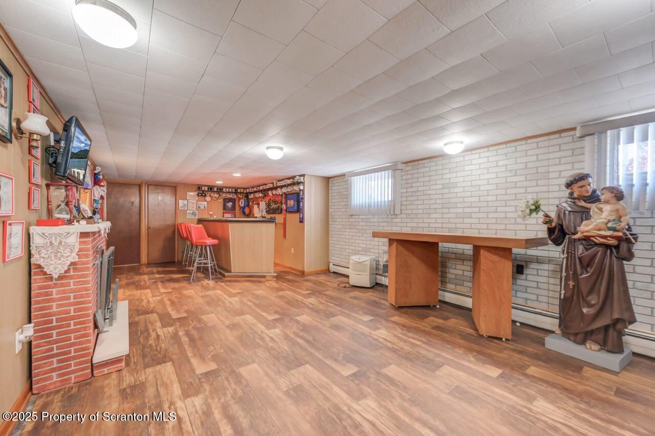 216 Prospect Street Dunmore, PA 18512 - Photo 29 of 81 Family Room