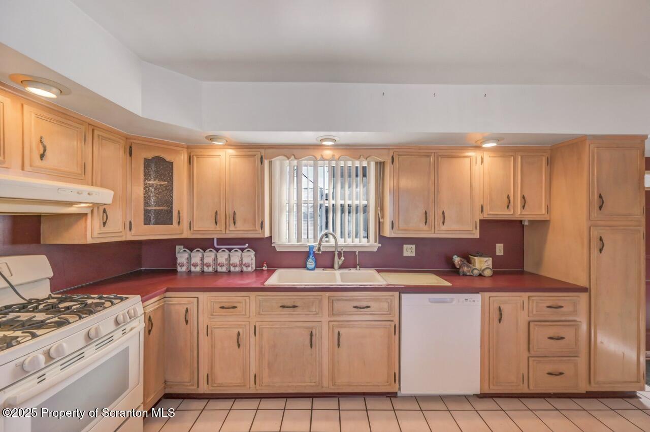 216 Prospect Street Dunmore, PA 18512 - Photo 45 of 81 Home 2