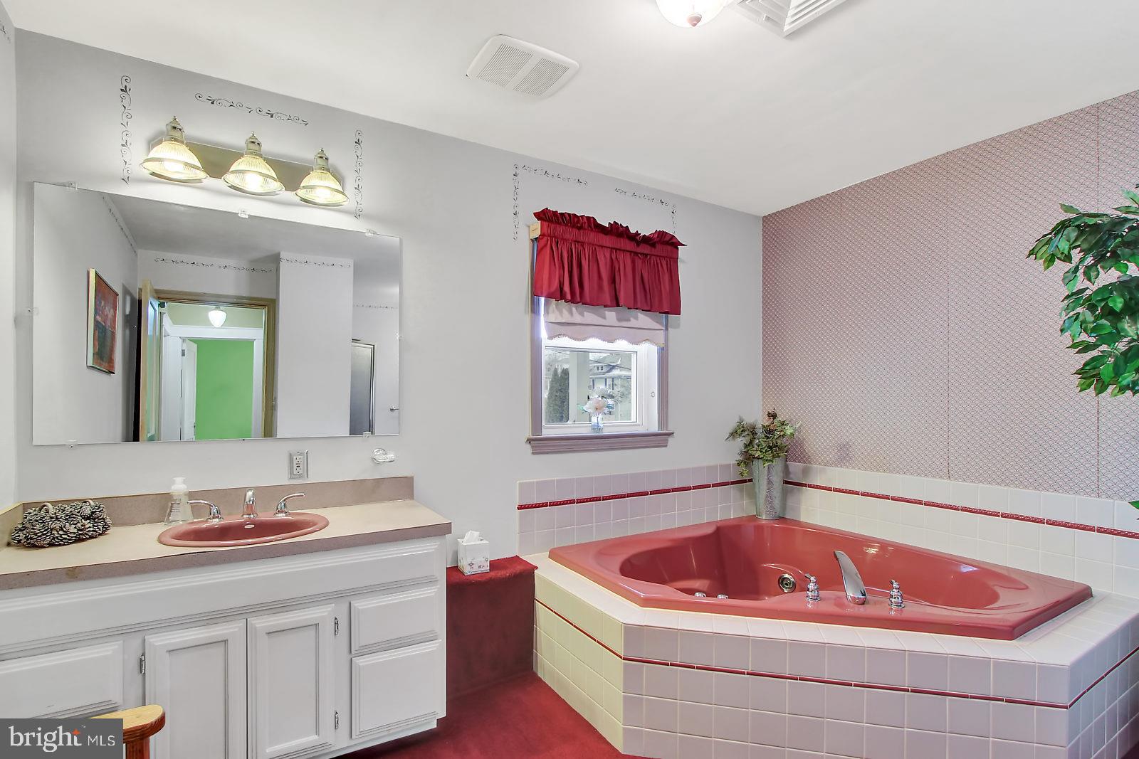 327 South Broad Street Lititz, PA 17543 - Photo 21 of 25 Second Floor Bath