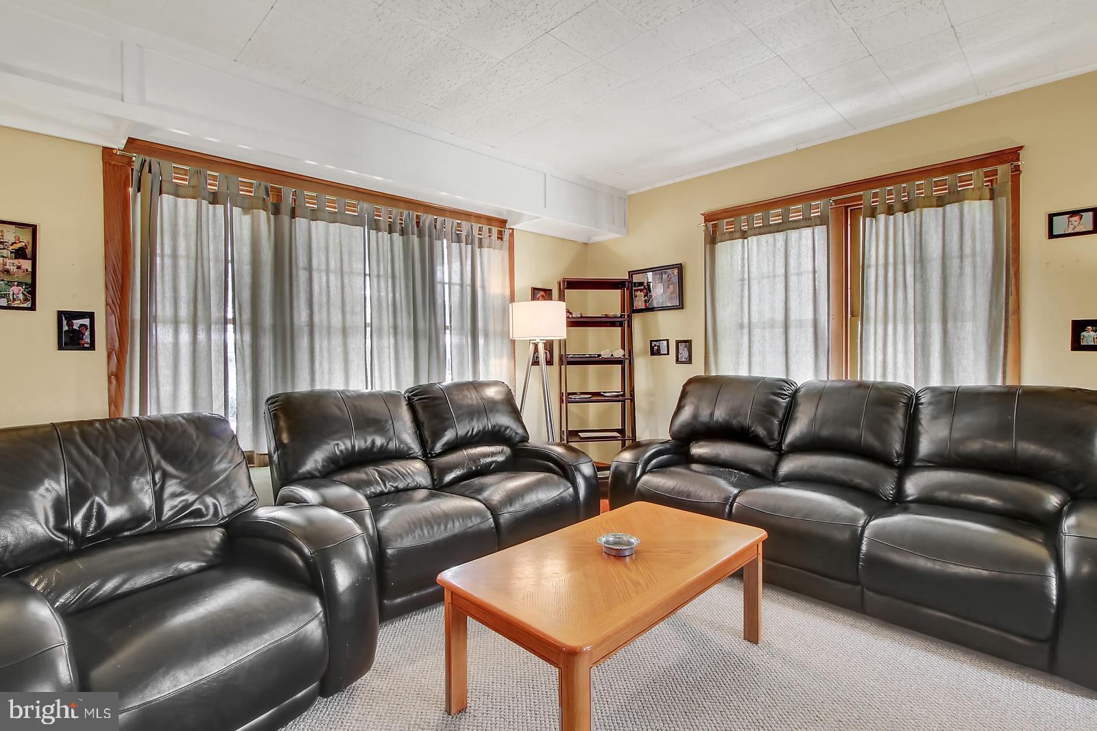327 South Broad Street Lititz, PA 17543 - Photo 5 of 25 Living Room