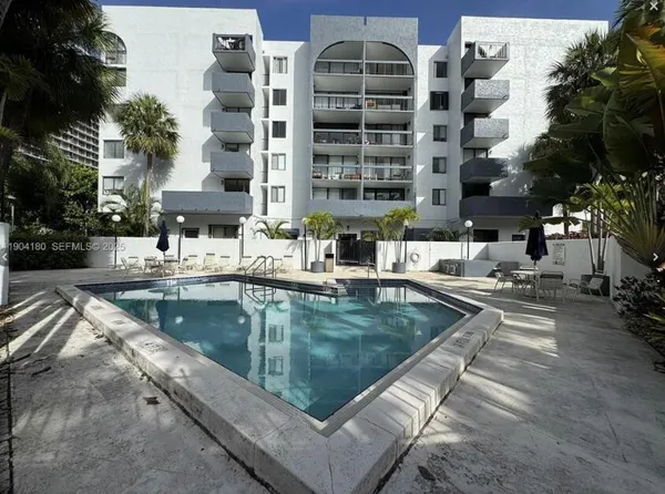$3,500 | 2715 Tigertail Avenue, Unit 402, Miami, FL 33133