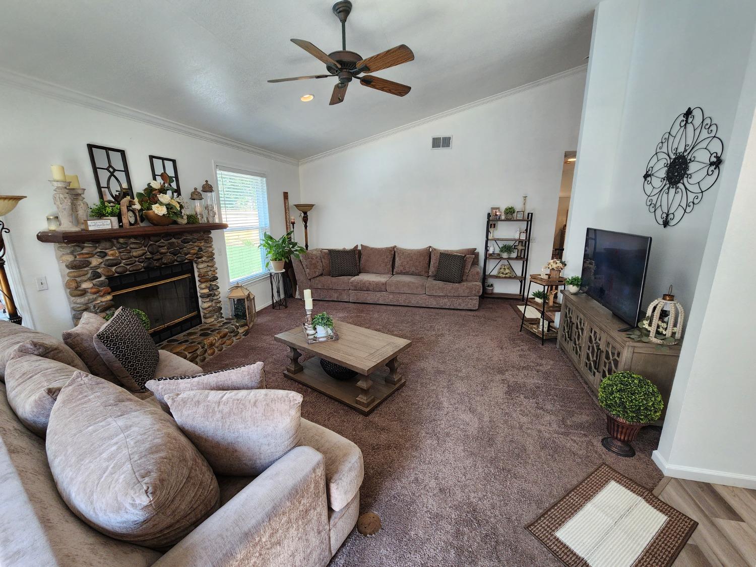 235 West Huntsman Avenue Reedley, CA 93654 - Photo 14 of 37 Gallery Image 14