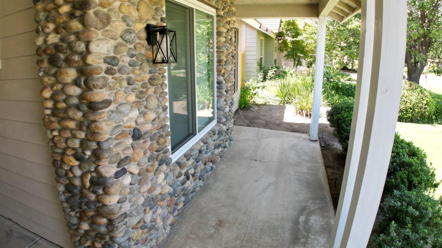 235 West Huntsman Avenue Reedley, CA 93654 - Photo 5 of 37 Gallery Image 5