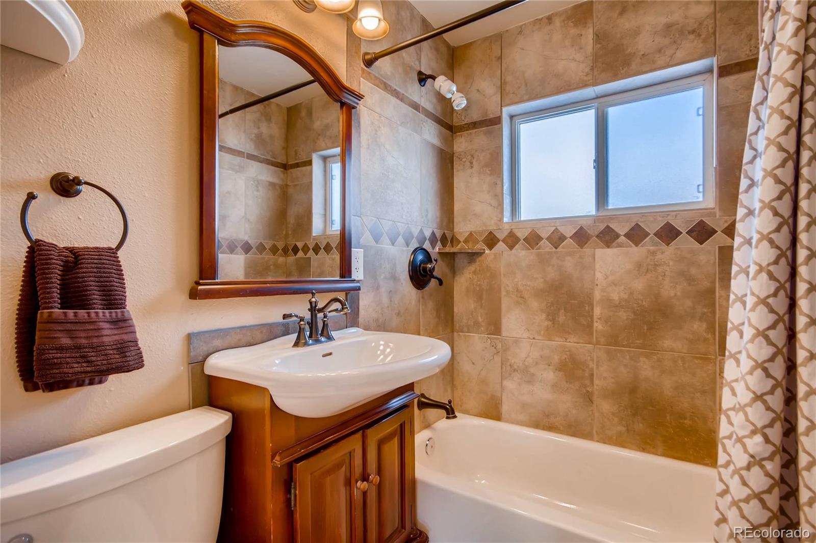 3315 West Pimlico Avenue Englewood, CO 80110 - Photo 11 of 35 a bathroom with a sink and a bathtub