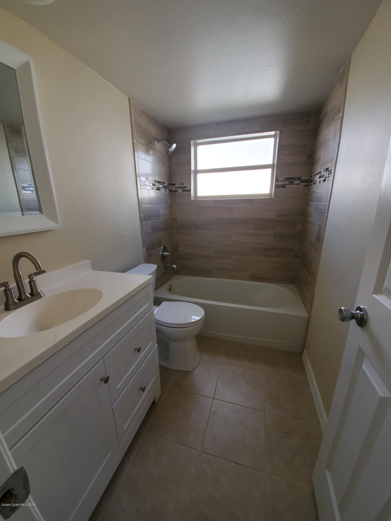 890 Kings Post Road Rockledge, FL 32955 - Photo 8 of 14 Guest Bath