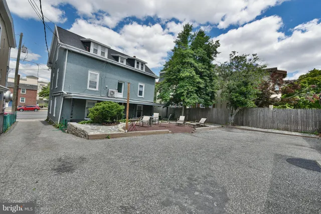a view of a house with a yard and garage