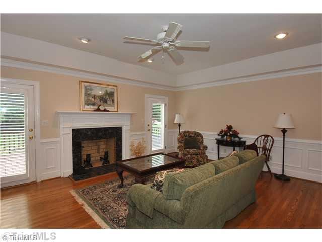 7996 Idols Road Clemmons, NC 27012 - Photo 3 of 16 Den/Family/Great Room.