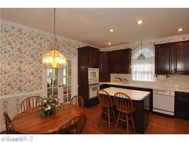 7996 Idols Road Clemmons, NC 27012 - Photo 5 of 16 Kitchen.