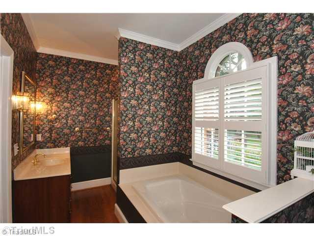 7996 Idols Road Clemmons, NC 27012 - Photo 10 of 16 Master Bath/Spa.