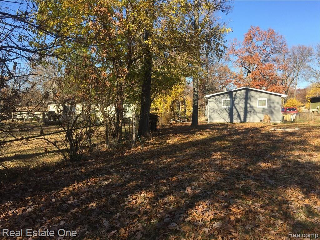 679 West Baker Road Highland, MI 48357 - Photo 38 of 39 Yard & Rear of Home