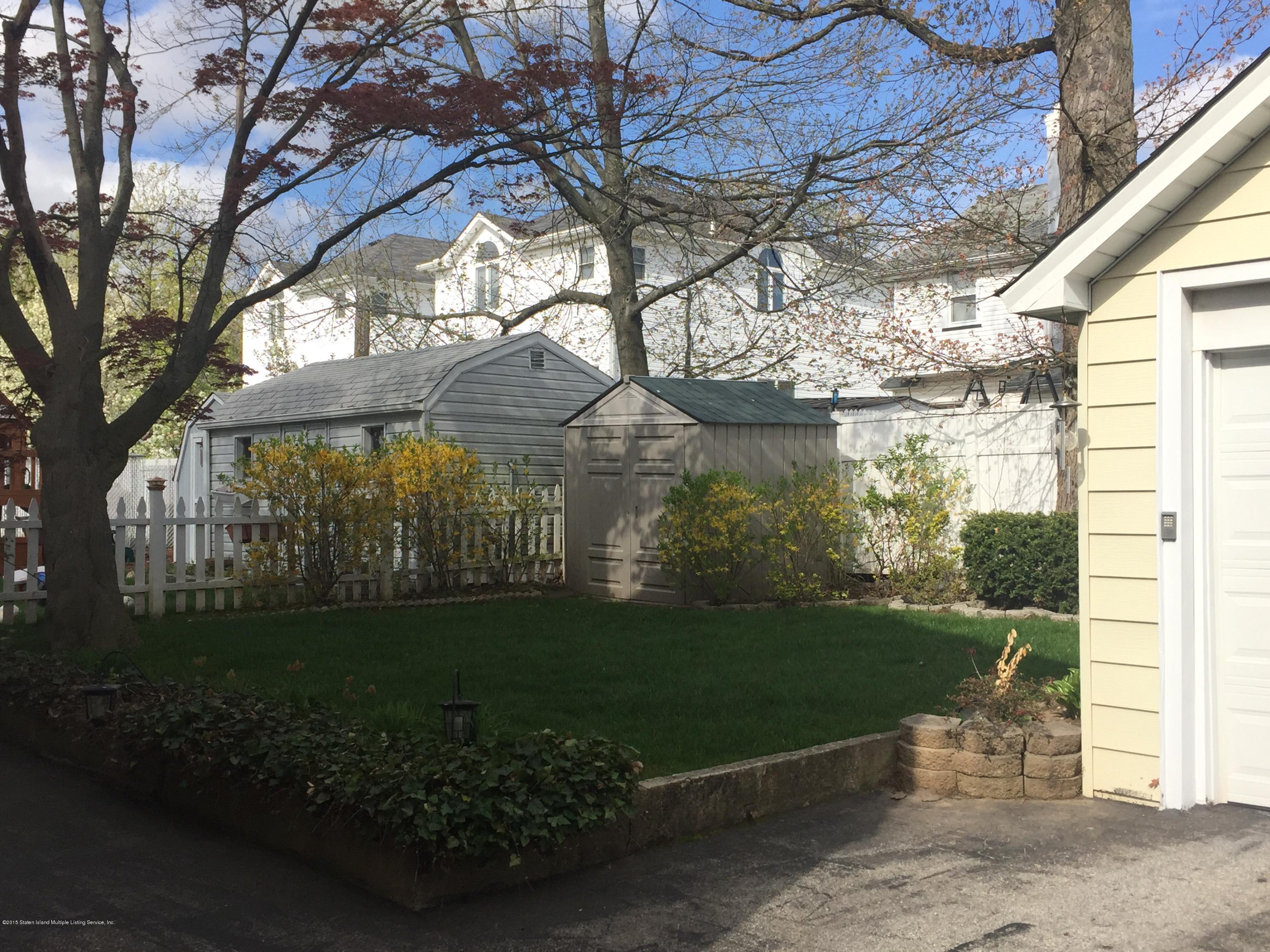 692 Annadale Road Staten Island, NY 10312 - Photo 3 of 13 692 Annadale 024