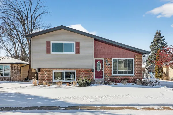 $415,000 | 992 Navajo Street, Carol Stream, IL 60188