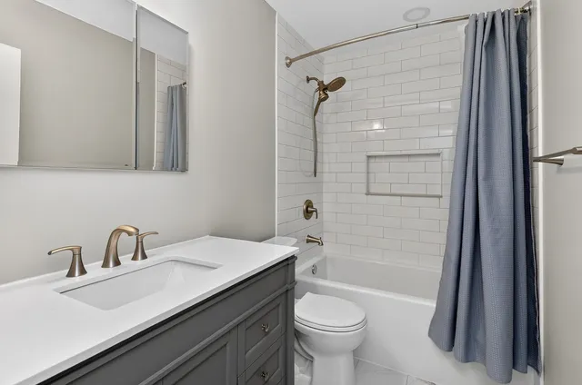 $399,900 | 992 Navajo Street, Carol Stream, IL 60188