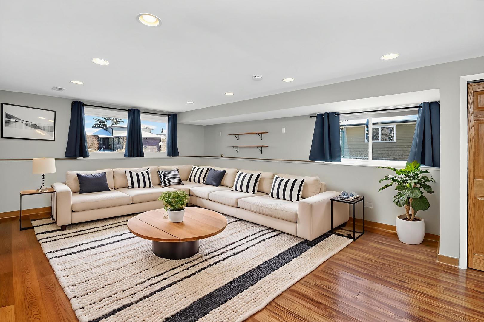 992 Navajo Street Carol Stream, IL 60188 - Photo 14 of 28 a living room with furniture and a wooden floor