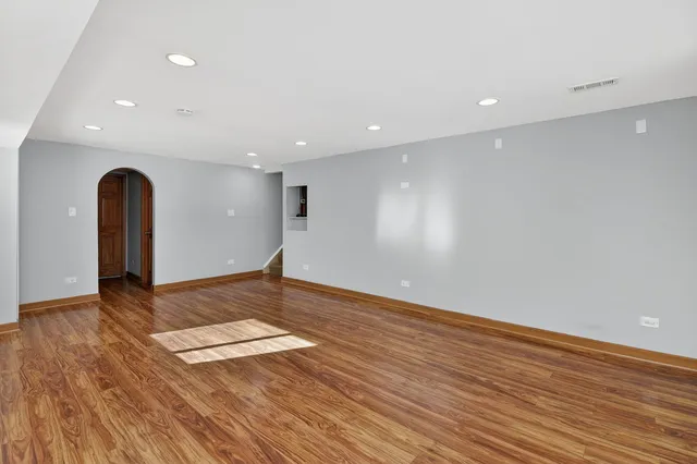 $399,900 | 992 Navajo Street, Carol Stream, IL 60188