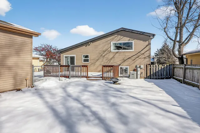 $399,900 | 992 Navajo Street, Carol Stream, IL 60188