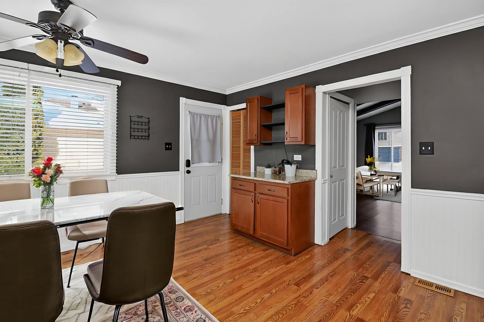 992 Navajo Street Carol Stream, IL 60188 - Photo 8 of 28