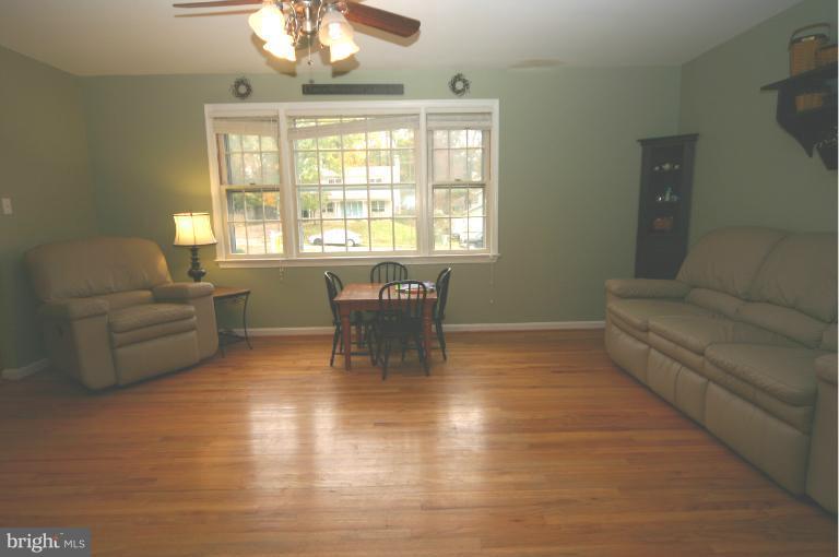 6725 Huntsman Boulevard Springfield, VA 22152 - Photo 5 of 30 Living Room