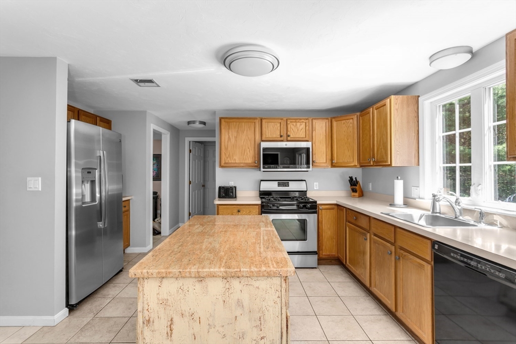 19 Padden Road Franklin, MA 02038 - Photo 9 of 42