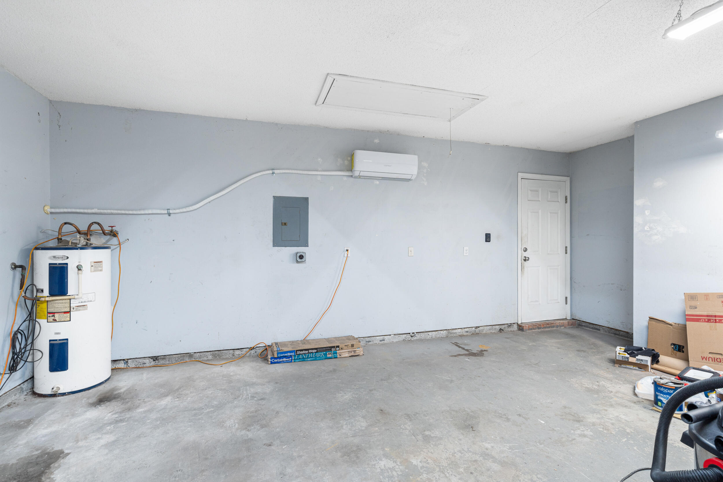 7933 Skyview Boulevard Navarre, FL 32566 - Photo 24 of 38 a view of a room with gym equipment