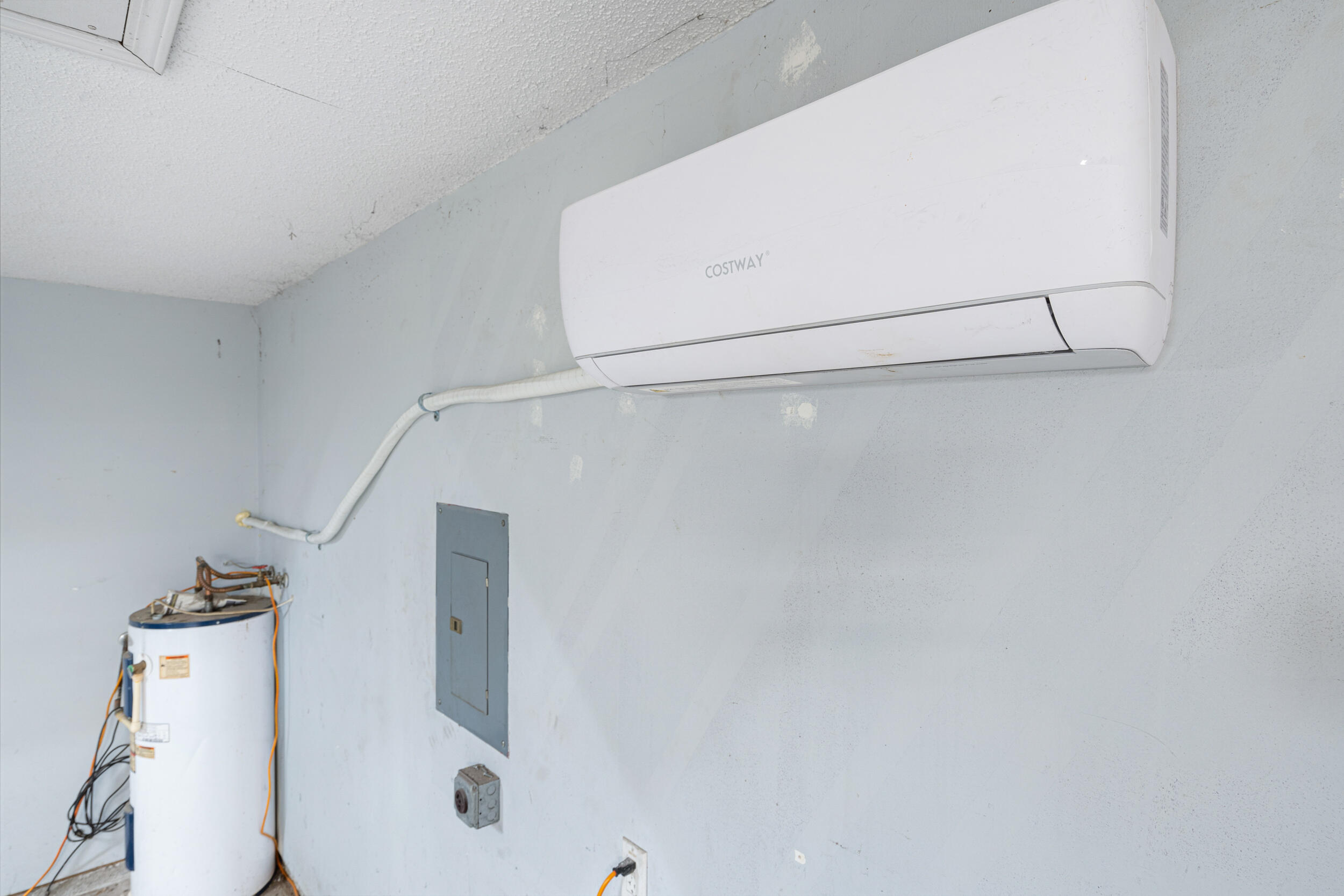 7933 Skyview Boulevard Navarre, FL 32566 - Photo 25 of 38 a bathroom with a shower