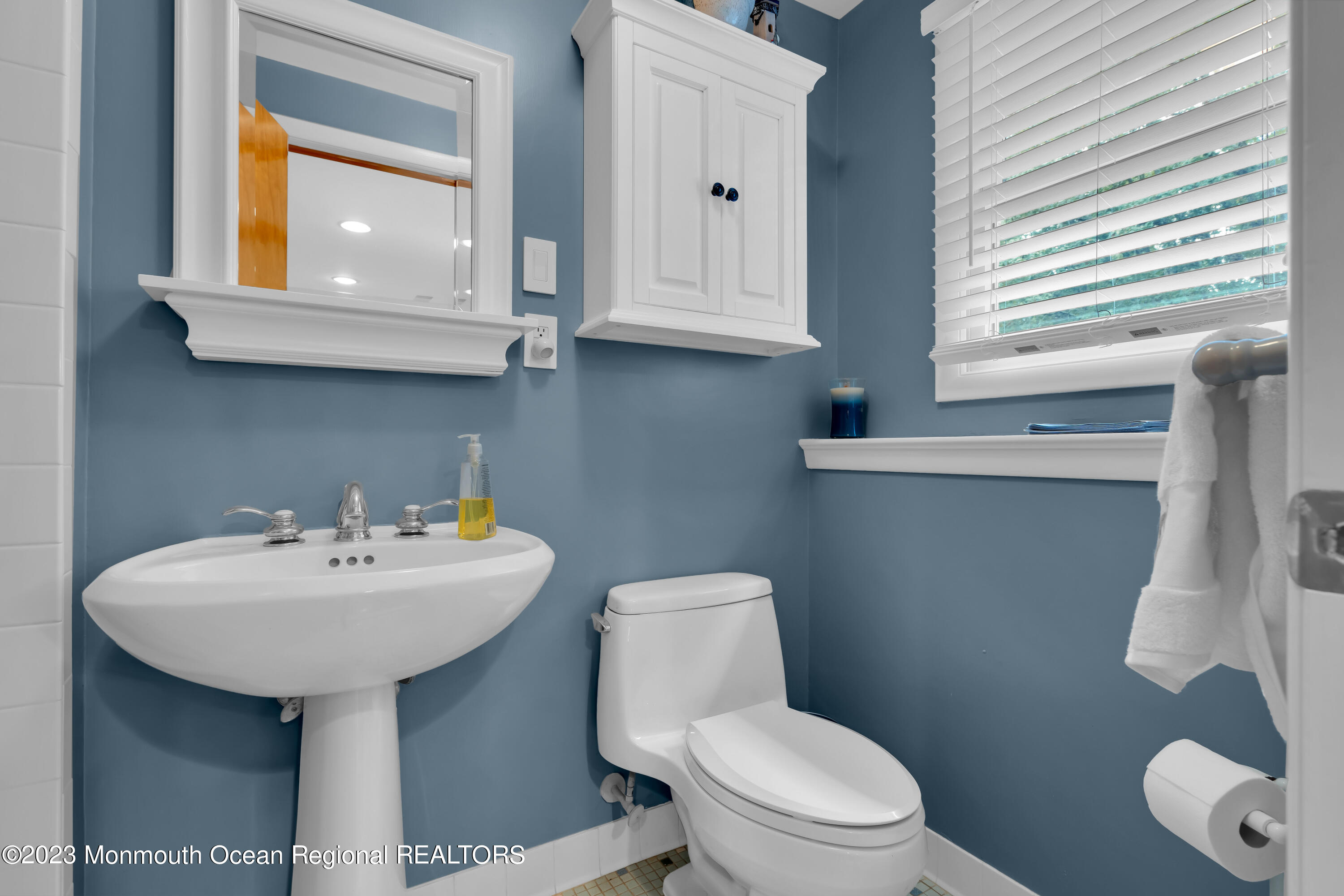 442 Frank Applegate Road Jackson, NJ 08527 - Photo 19 of 88 a bathroom with a toilet sink and mirror