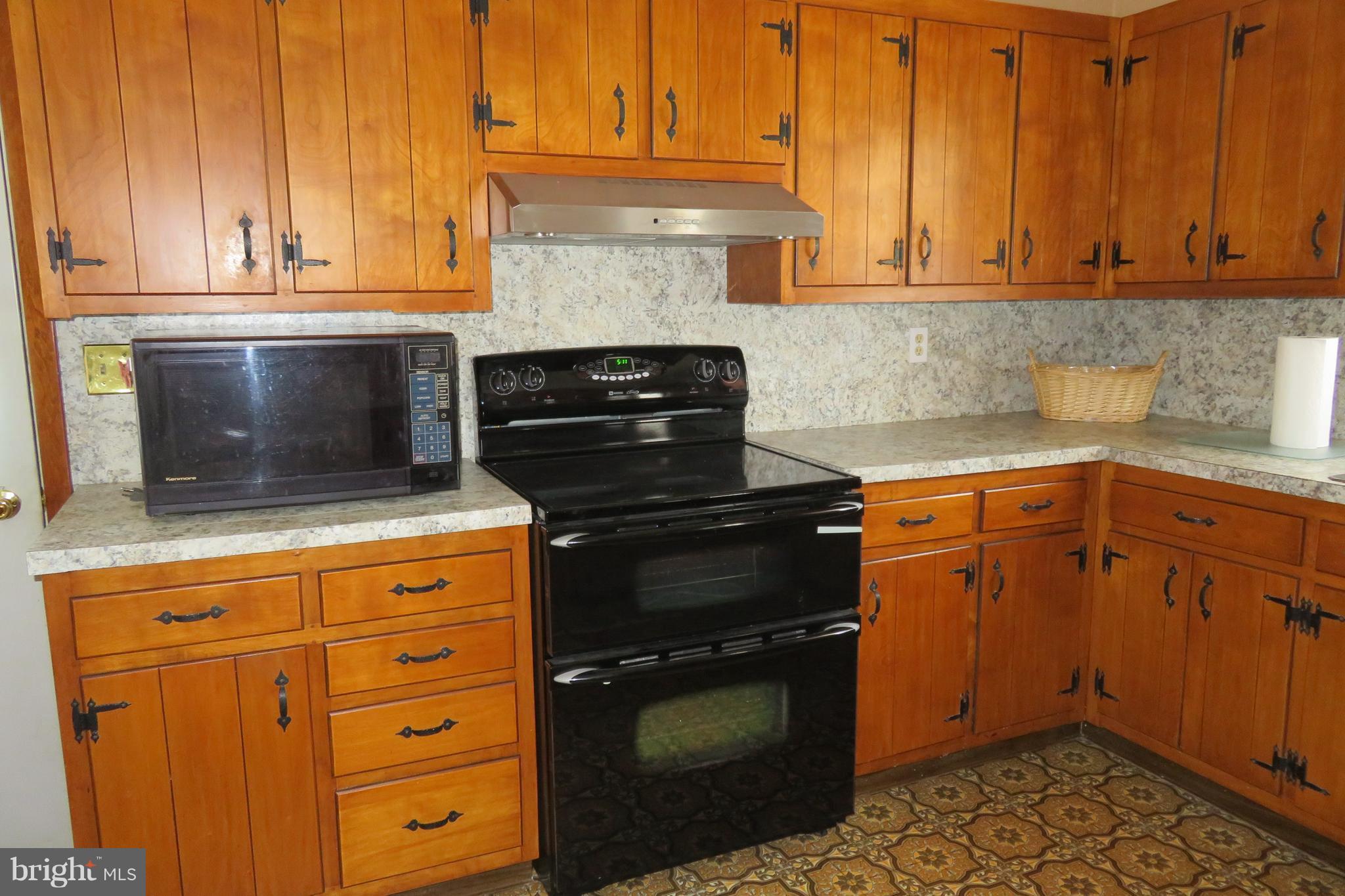120 Babylon Road Littlestown, PA 17340 - Photo 6 of 22 Kitchen main level