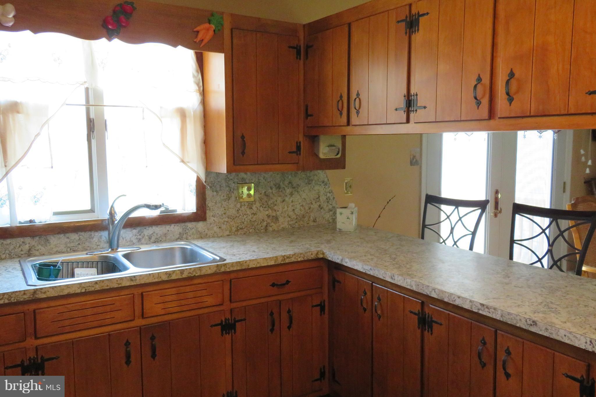 120 Babylon Road Littlestown, PA 17340 - Photo 7 of 22 Kitchen main level