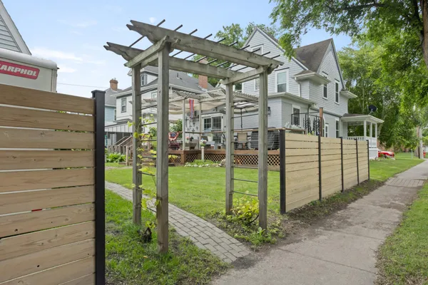 $359,000 | 429 9th Avenue South, Fargo, ND 58103