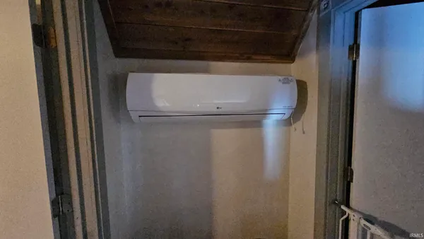 $220,000 | 3354 Ore Branch Road, Bloomfield, IN 47424