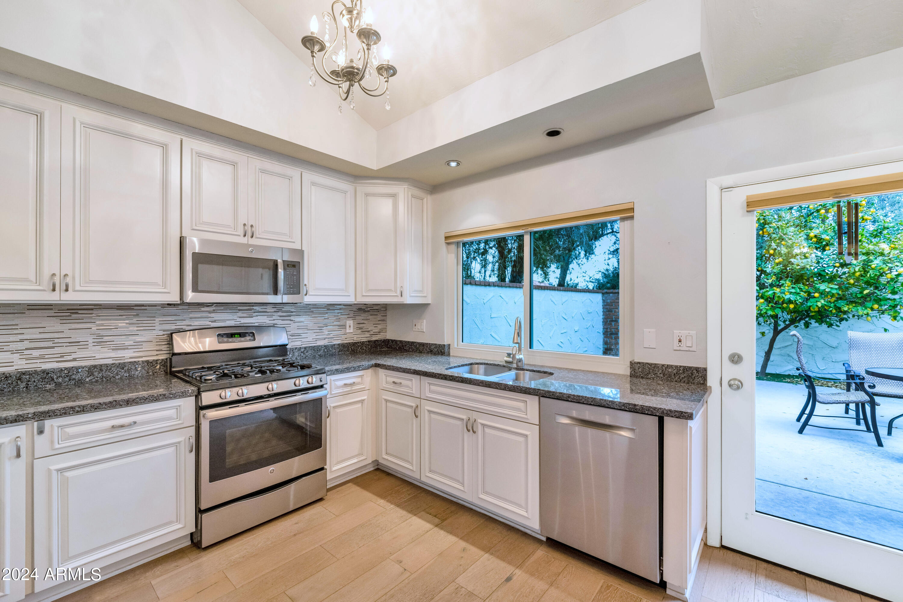 7113 East Arlington Road Paradise Valley, AZ 85253 - Photo 8 of 21 _TOD9486