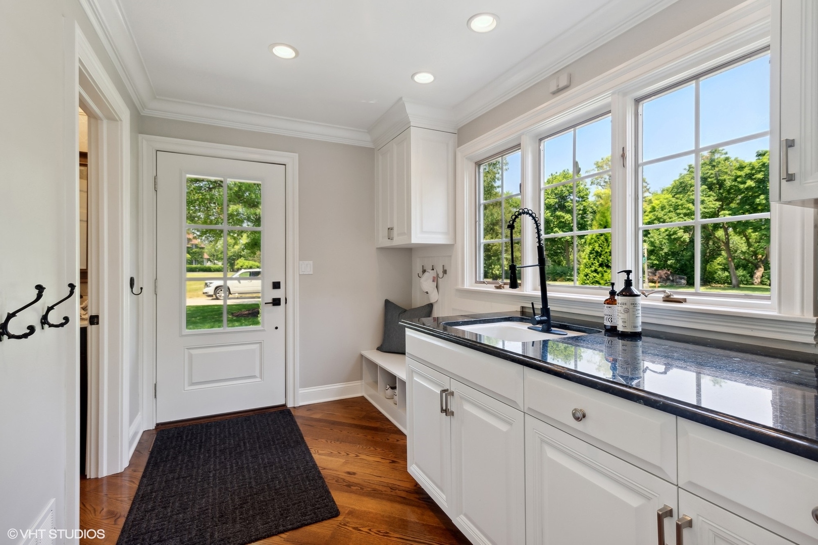 440 King Muir Road Lake Forest, IL 60045 - Photo 15 of 36 a kitchen with granite countertop a large window in it and white appliances