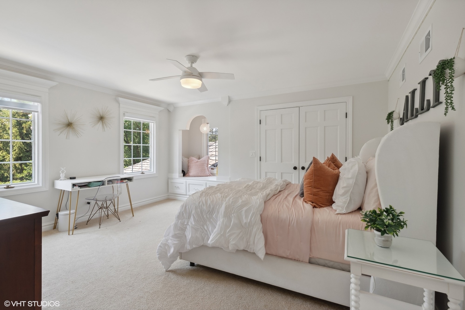 440 King Muir Road Lake Forest, IL 60045 - Photo 22 of 36 a bedroom with a large bed and windows