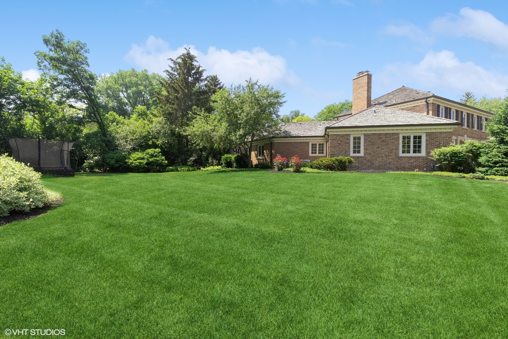 440 King Muir Road Lake Forest, IL 60045 - Photo 32 of 36 a front view of a house with a garden