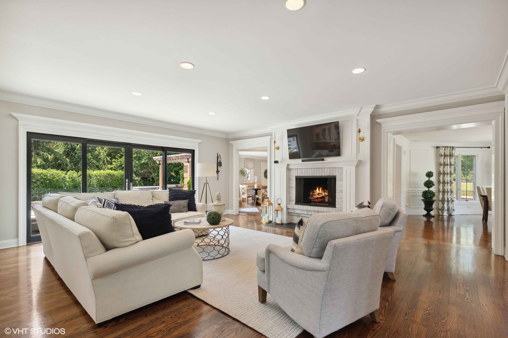 440 King Muir Road Lake Forest, IL 60045 - Photo 4 of 36 a living room with furniture and a fireplace