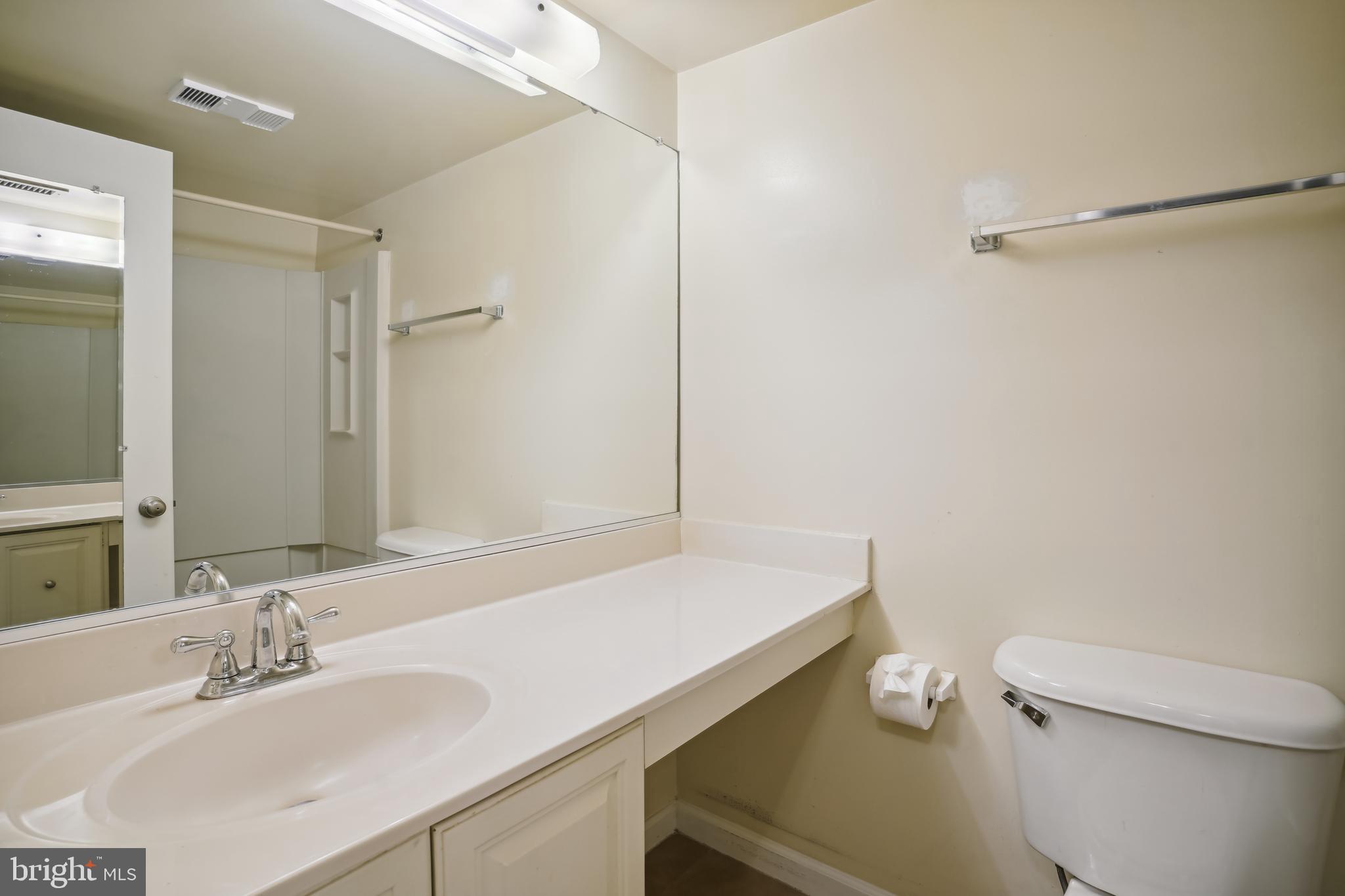 5806 Cove Landing Road, Unit 202 Burke, VA 22015 - Photo 20 of 30 Primary Bathroom