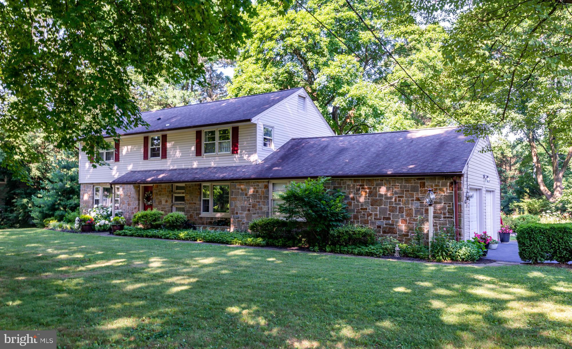 1599 Mission Road Lancaster, PA 17601 - Photo 1 of 28 Front