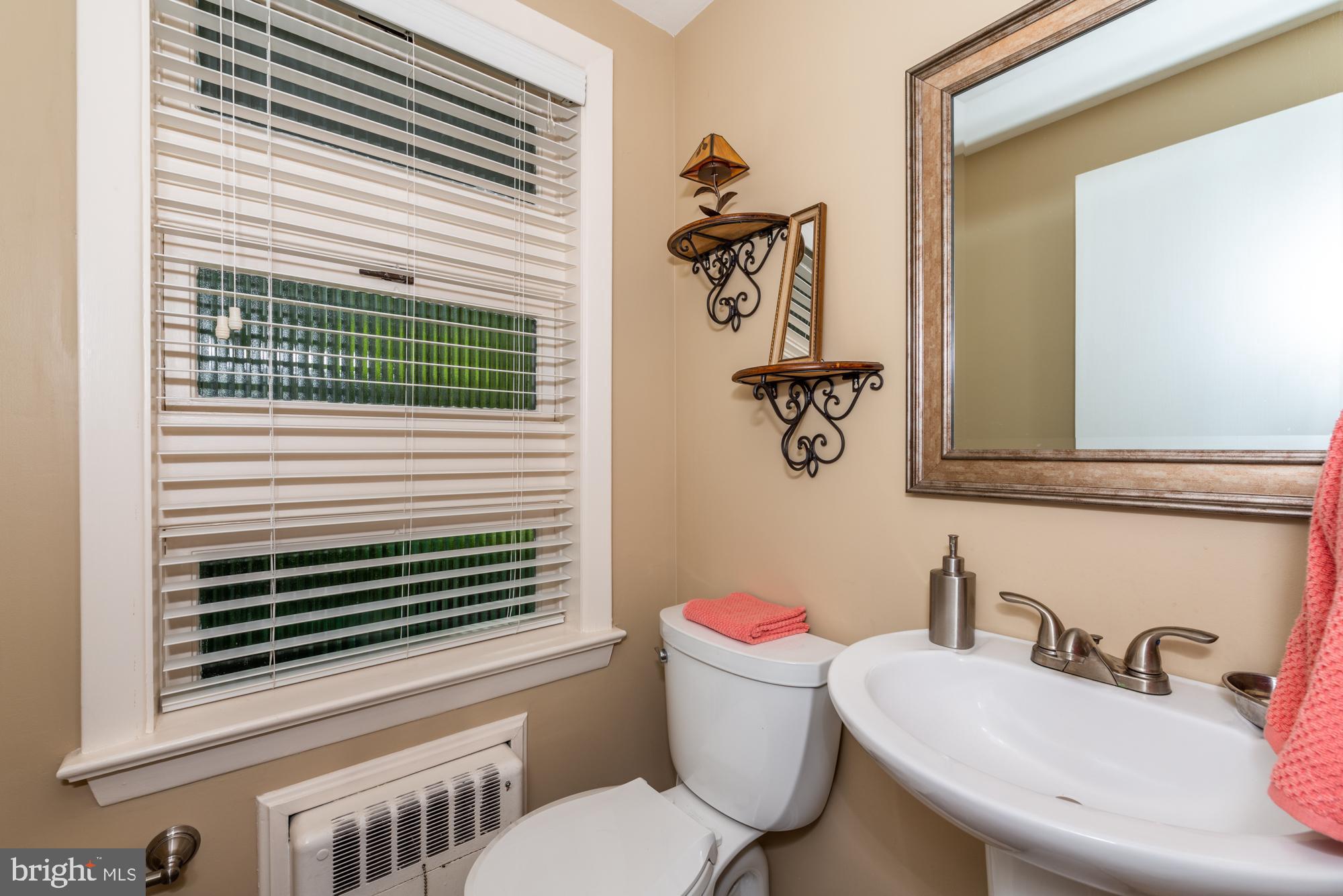 1599 Mission Road Lancaster, PA 17601 - Photo 19 of 28 Powder Room
