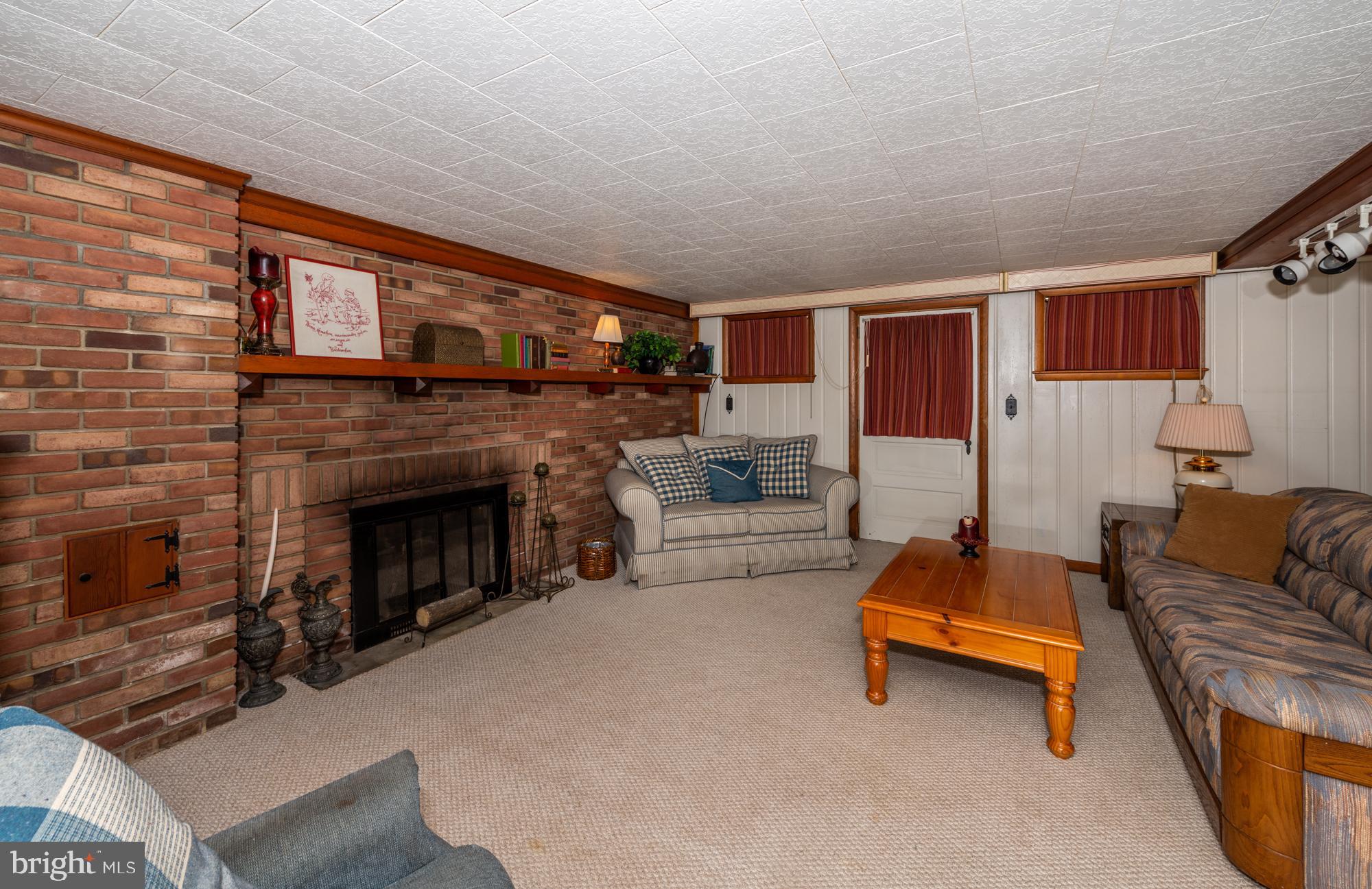 1599 Mission Road Lancaster, PA 17601 - Photo 20 of 28 Family Room