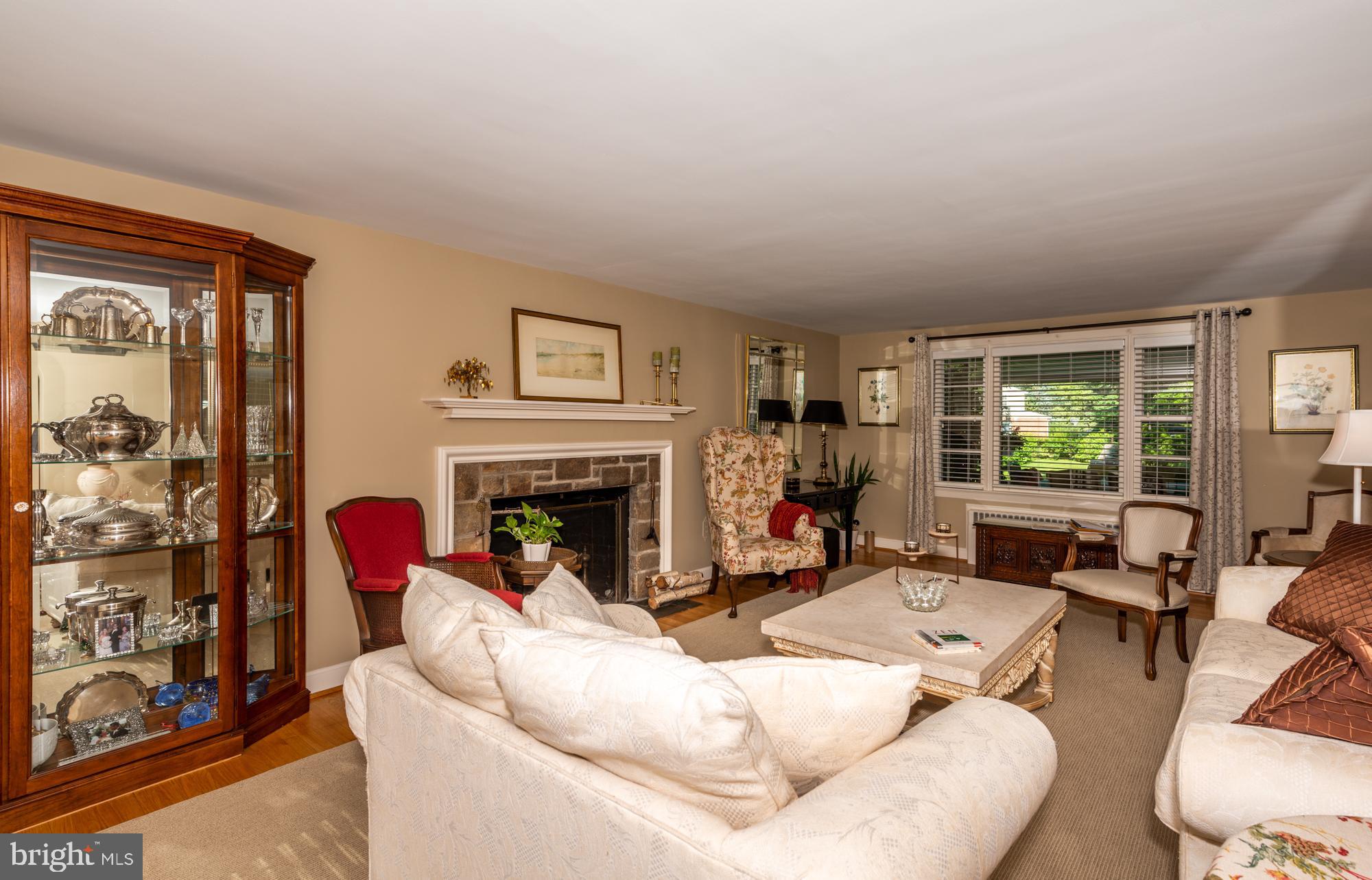 1599 Mission Road Lancaster, PA 17601 - Photo 5 of 28 Living Room