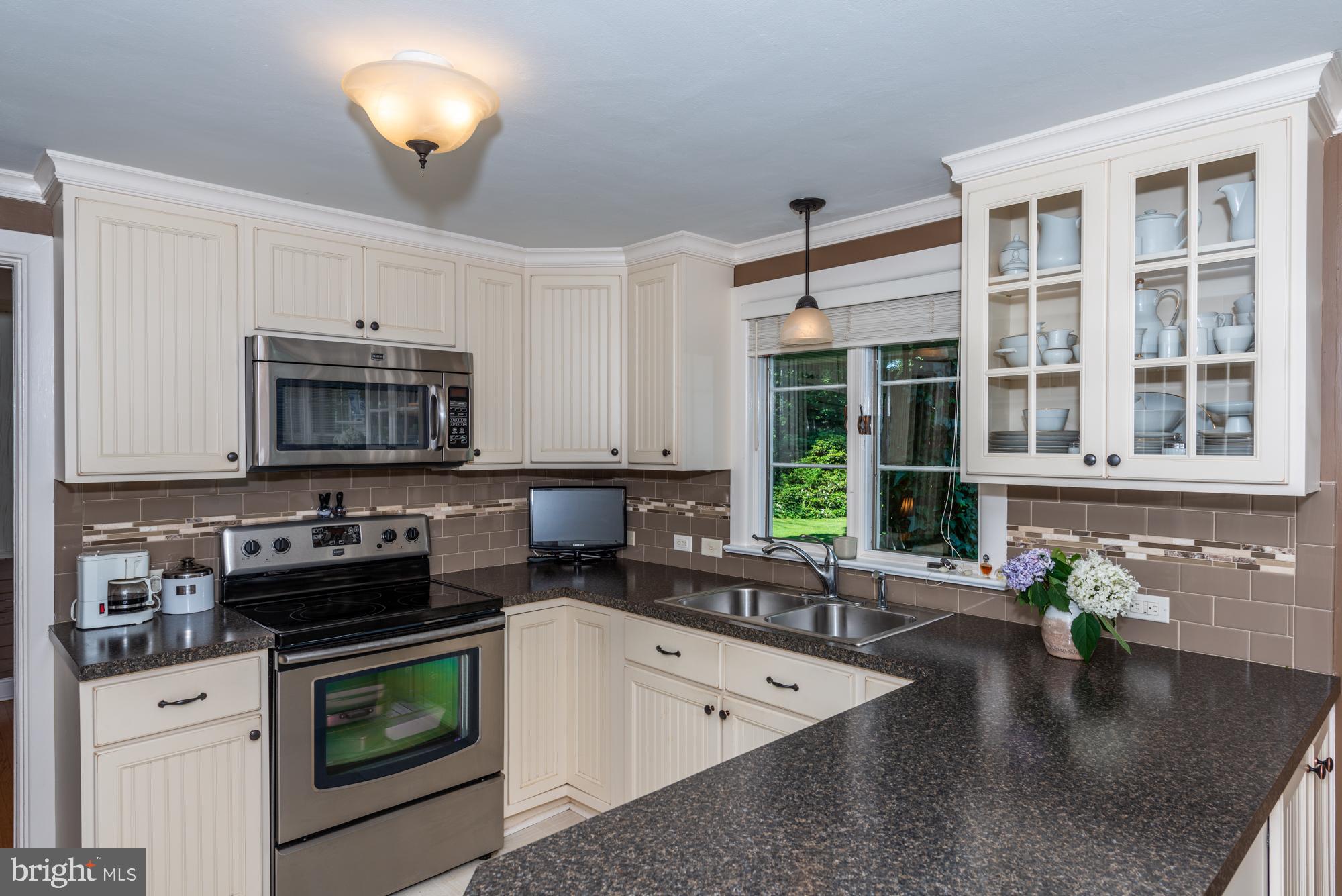 1599 Mission Road Lancaster, PA 17601 - Photo 8 of 28 Kitchen