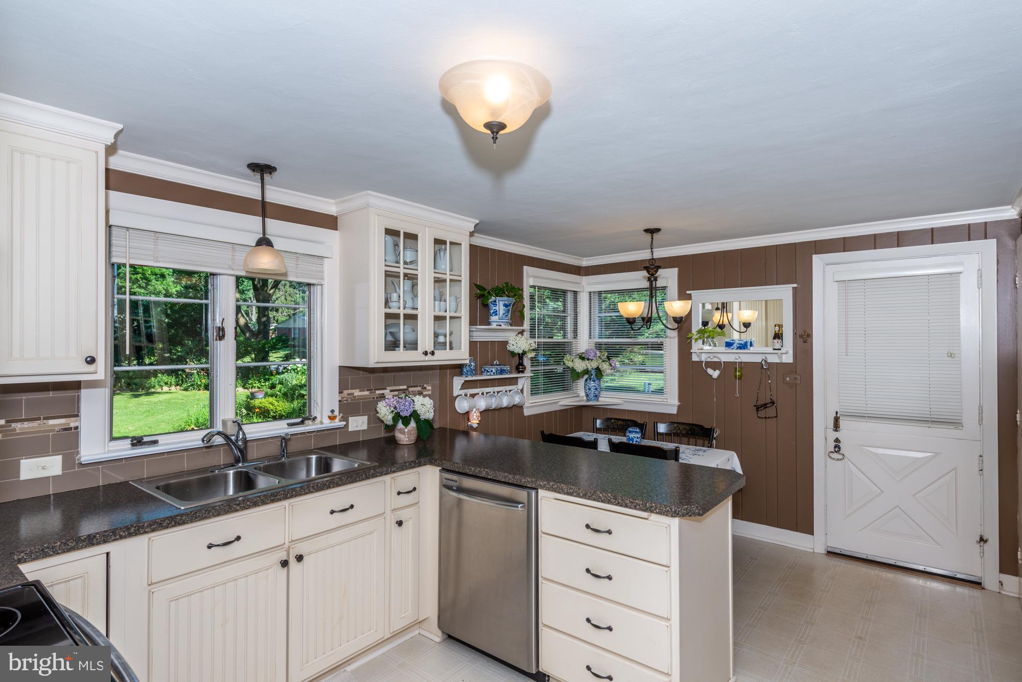 1599 Mission Road Lancaster, PA 17601 - Photo 10 of 28 Kitchen