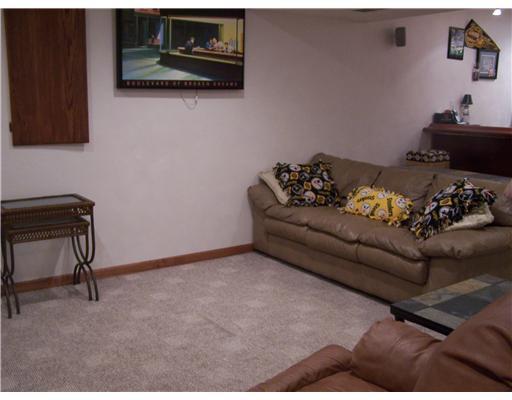 1099 Finchley Road North Huntingdon, PA 15642 - Photo 14 of 18 Family Room.