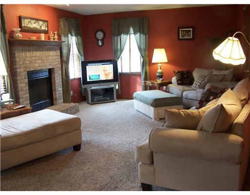 1099 Finchley Road North Huntingdon, PA 15642 - Photo 5 of 18 Great Room.