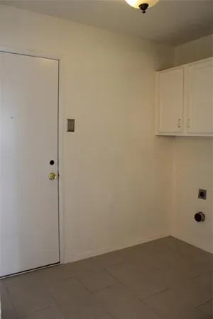 an empty room with closet